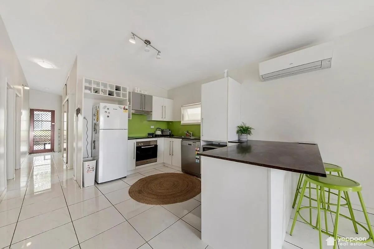 Air-Conditioned Cooee Bay Beach House With Wi-Fi Yeppoon Holiday home